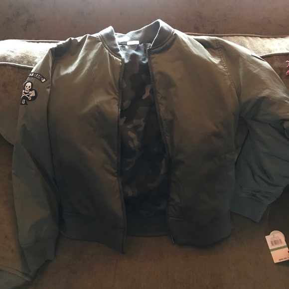 Lucky Brand-Olive-reversible jacket. Boys L-Outer army green and inside camo-NWT - Picture 5 of 9